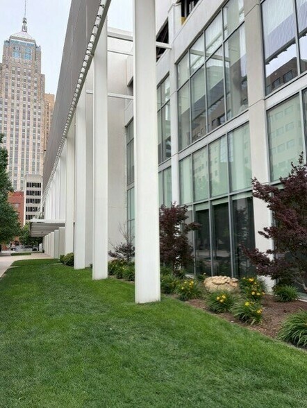 More Photos Of 100 W Main St, Oklahoma City Office For Lease