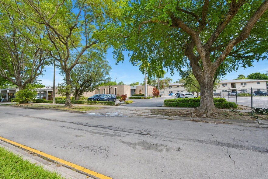 More Photos Of Sans Souci Blvd, Miami Office For Sale