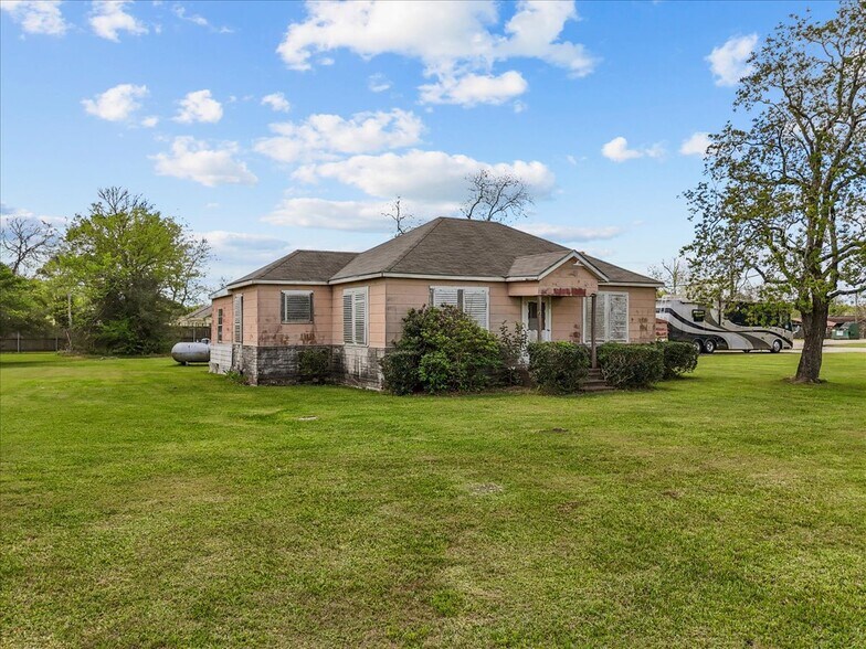 More Photos Of 11703 FM 1764 Rd, Santa Fe Specialty For Sale