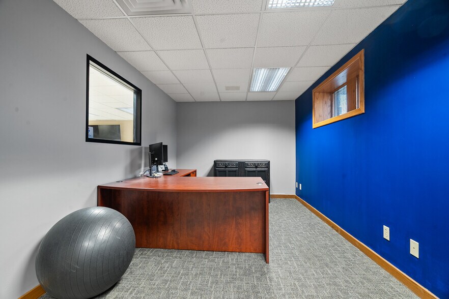 More Photos Of 812 Cormier Rd, Ashwaubenon Office For Lease