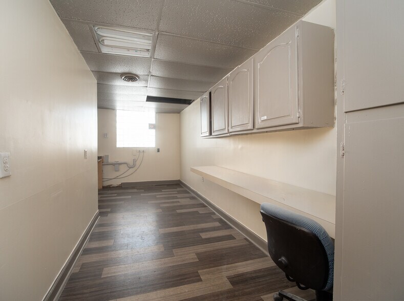 More Photos Of 916 Hempstead Dr, Cincinnati General Retail For Lease