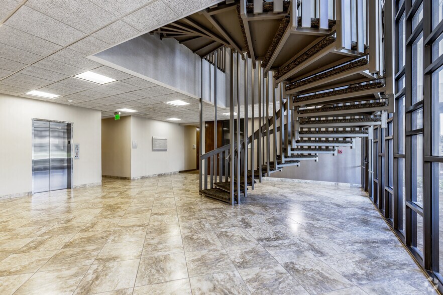 More Photos Of 9500 Koger Blvd N, Saint Petersburg Unknown For Lease