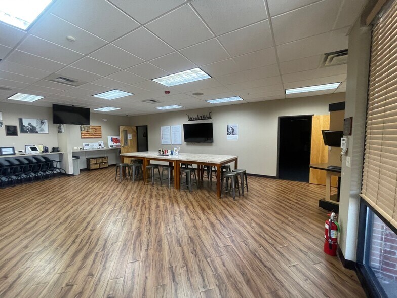 More Photos Of 6649 S Paris St, Centennial Storefront Retail Office For Lease