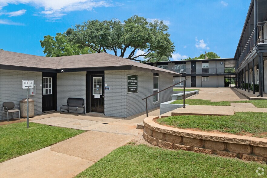 More Photos Of 717 S Green St, Longview Apartments For Sale