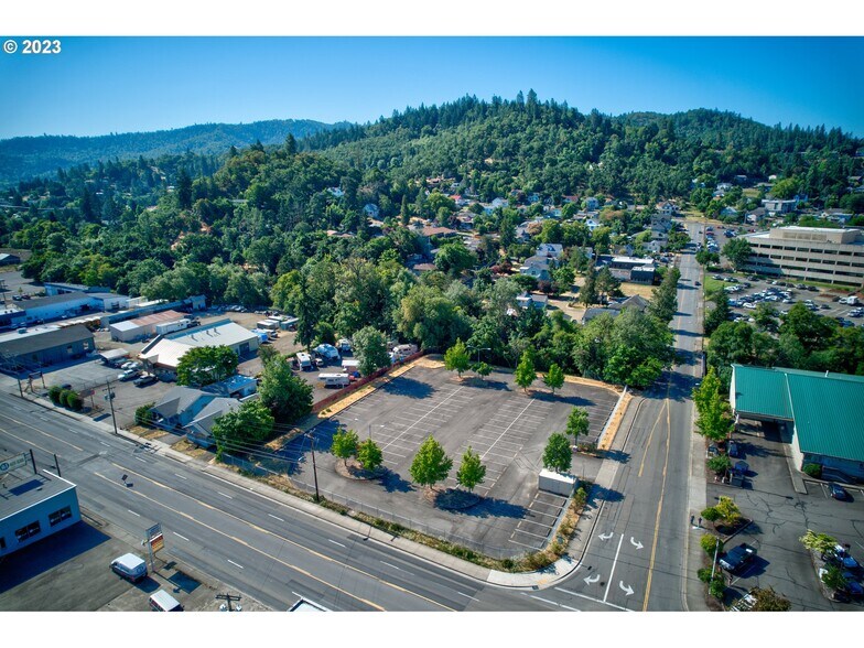 More Photos Of 0 DIAMOND LAKE blvd, Roseburg Land For Sale