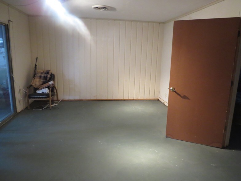 More Photos Of 3336 S Commerce St, Ardmore Self Storage For Sale