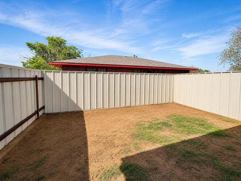 More Photos Of 2400 College Ave, Midland Apartments For Sale