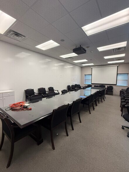 More Photos Of 3365 Sligo Rd, Haughton Office For Sale