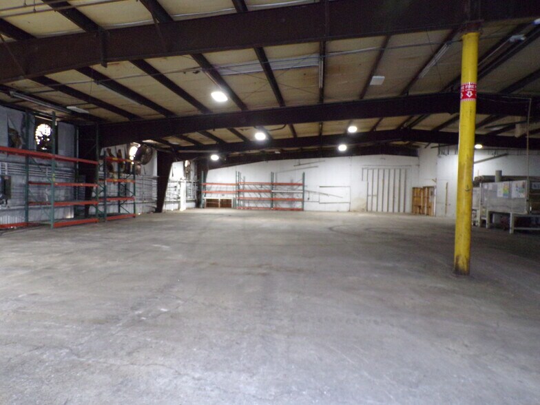 More Photos Of 3517 Century Blvd, Lakeland Warehouse For Lease