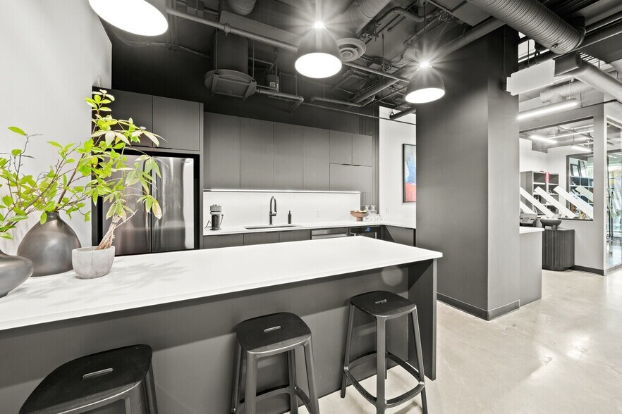 More Photos Of 63 6 Th Av W, Vancouver Medical For Sale