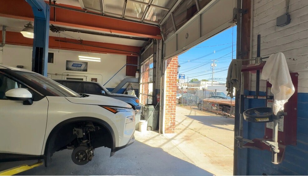 More Photos Of 132-136 S Long Beach Rd, Rockville Centre Auto Repair For Lease