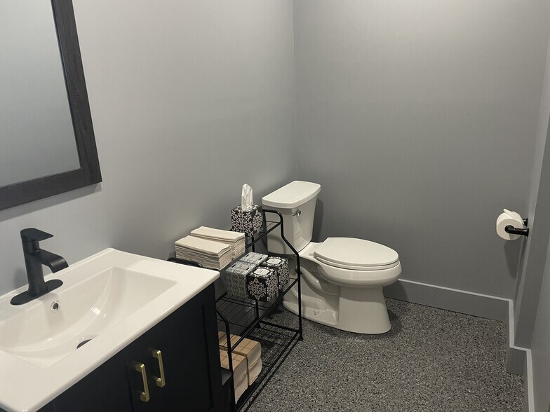 More Photos Of 8600 County 25A rd, Piqua Showroom For Lease