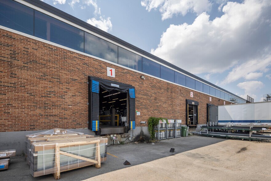 More Photos Of 6811 Goreway Dr, Mississauga Warehouse For Sale