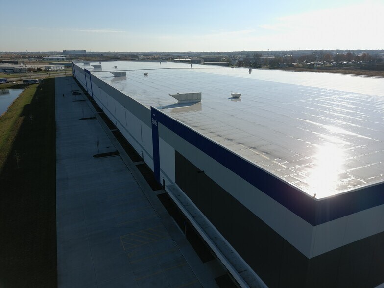 More Photos Of 8730 Northwest Blvd, Davenport Unknown For Lease