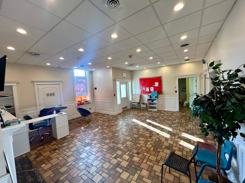 More Photos Of 2324 W 111th St, Chicago Apartments For Lease