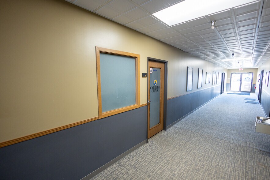 More Photos Of 2004 Highland Ave, Eau Claire Office For Lease