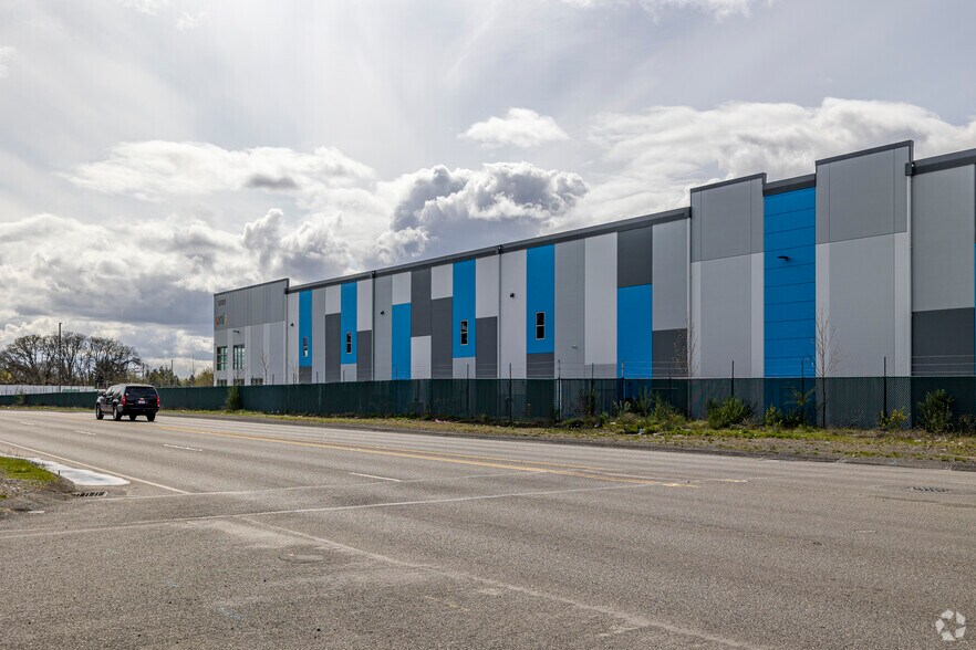 More Photos Of 12005 Steele St S, Tacoma Distribution For Lease