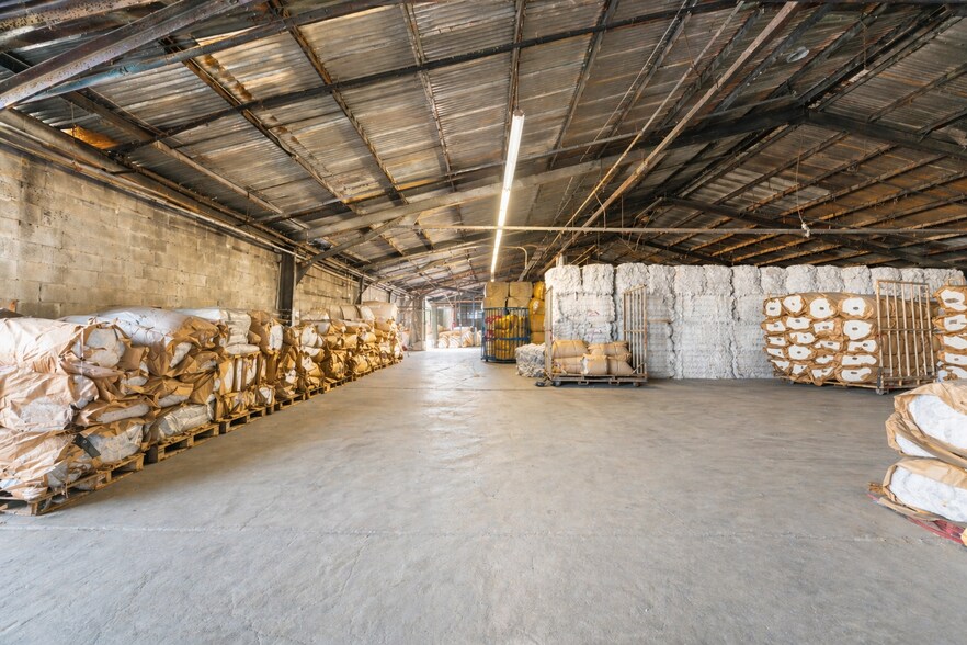 More Photos Of 830 59th St, Los Angeles Light Manufacturing For Sale