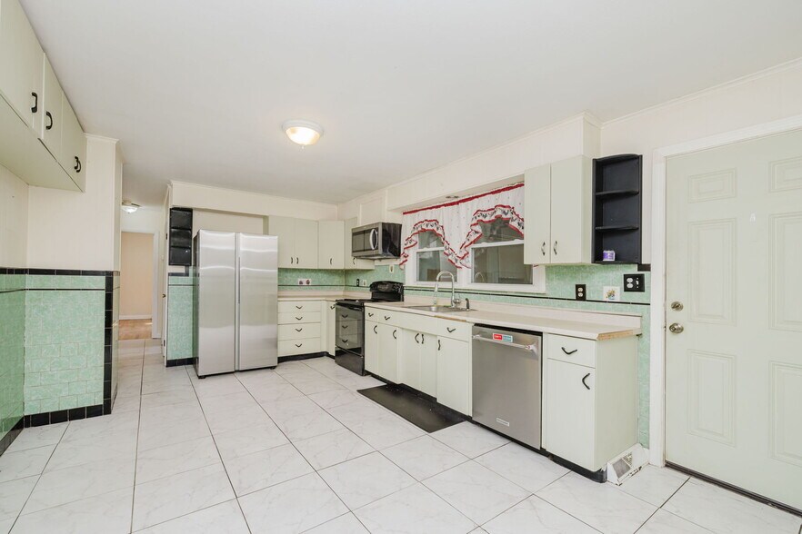 More Photos Of 817 State Rd, Westport Freestanding For Sale