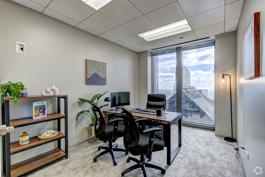 More Photos Of 700 Louisiana St, Houston Coworking Space