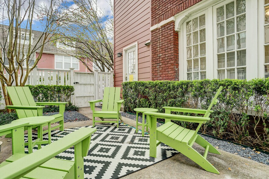 More Photos Of 1401 Castle Ct, Houston Office For Lease