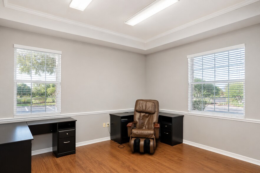 More Photos Of 19439 Shumard Oak Dr, Land O' Lakes Medical For Sale