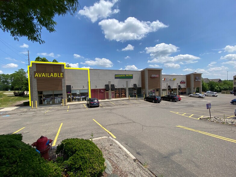 Primary Photo Of 30693-30711 W 12 Mile Rd, Farmington Hills Storefront For Lease