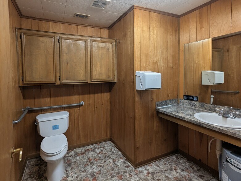 More Photos Of 5733 Highway 69 S, Kountze Freestanding For Sale