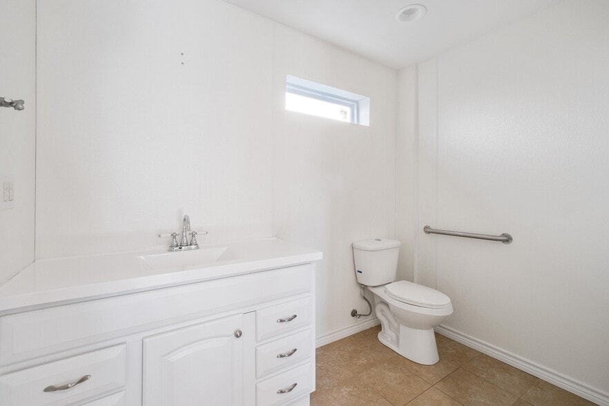 More Photos Of 121 Scott St, San Marcos Office Residential For Sale