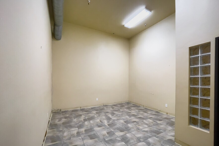 More Photos Of 6949 La Tijera Blvd, Los Angeles Flex For Lease
