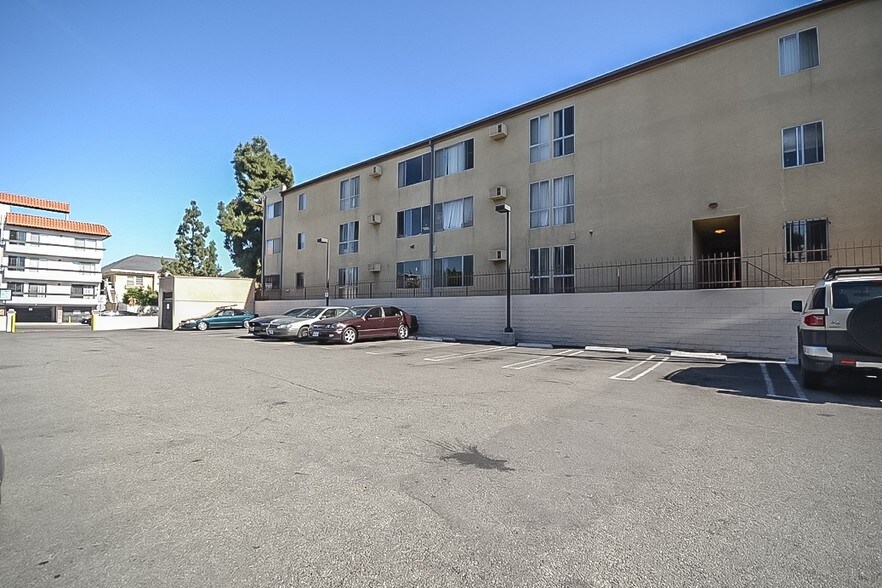 More Photos Of 400 S Western Ave, Los Angeles Storefront Retail Office For Lease