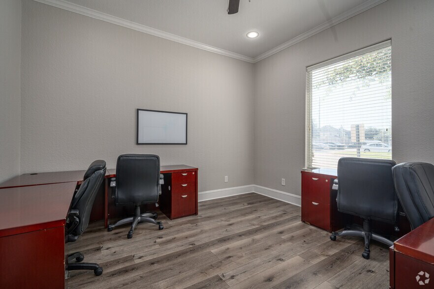 More Photos Of 11601 Spring Cypress Rd, Tomball Office For Sale