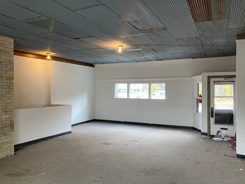More Photos Of 2224 W 3rd St, Duluth Storefront Retail Office For Sale