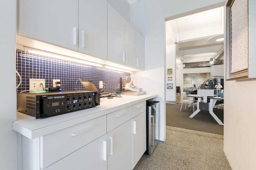 More Photos Of 811 N Broadway Ave, Oklahoma City Office For Lease