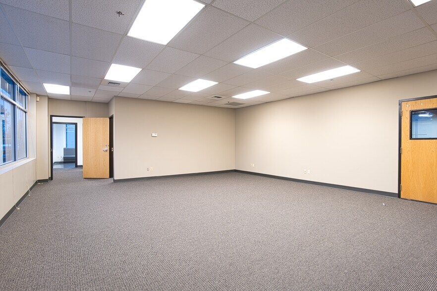 More Photos Of 8226 S 208th St, Kent Unknown For Lease