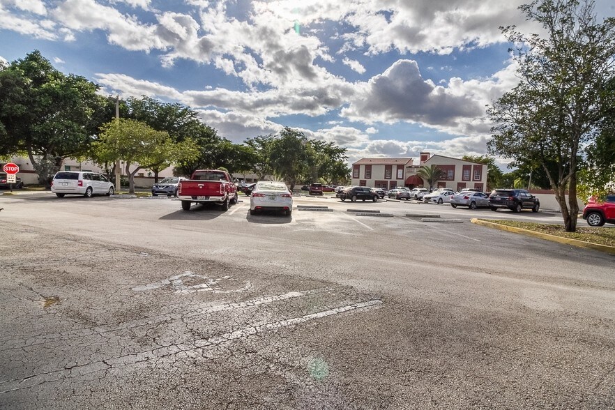 More Photos Of 7707 N University Dr, Tamarac Medical For Lease