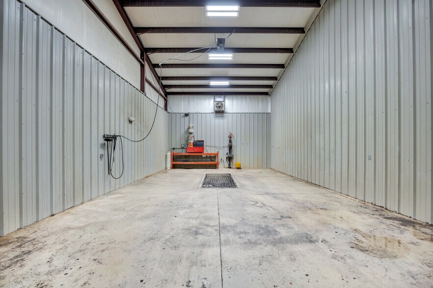 More Photos Of 310 Dan Tibbs Rd NW, Huntsville Warehouse For Lease
