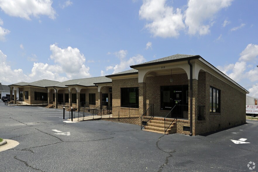 More Photos Of 512-520 Erwin Rd, Dunn General Retail For Lease