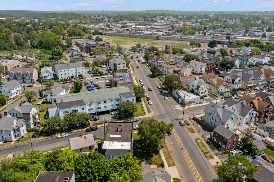 More Photos Of 305 Parrott Ave, Bridgeport Apartments For Sale