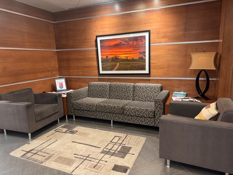 More Photos Of 712 Riverfront Dr, Sheboygan Office For Lease
