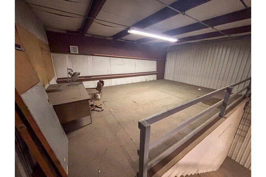 More Photos Of SE 241 SE 10 Ave, Great Bend Warehouse For Sale