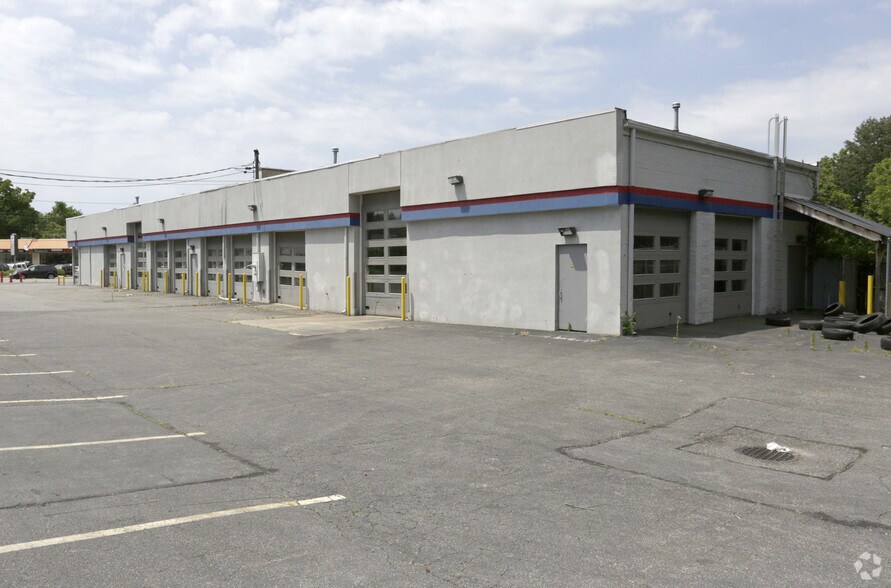 More Photos Of 139 W Jericho Tpke, Huntington Station Auto Repair For Lease