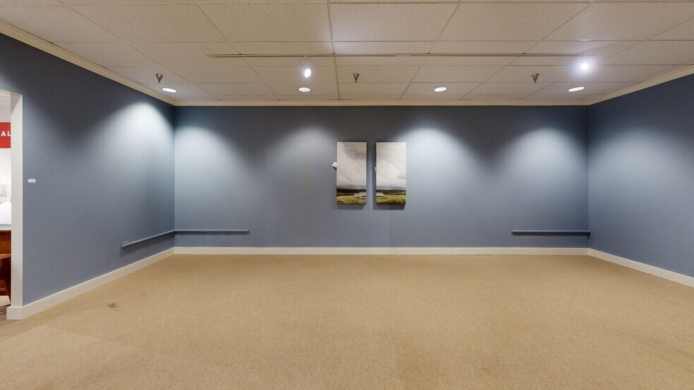 More Photos Of 151 Wolf Rd, Colonie Freestanding For Sale