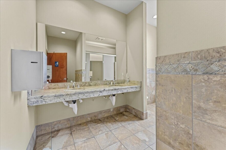 More Photos Of 250 Division St NE, Salem Office For Sale