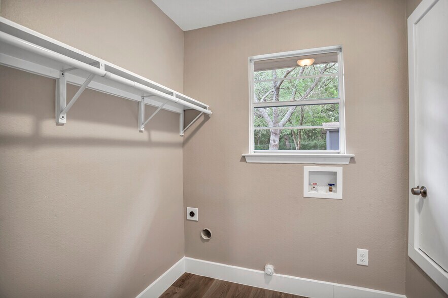 More Photos Of 601 Spring St, Round Rock Office Residential For Lease