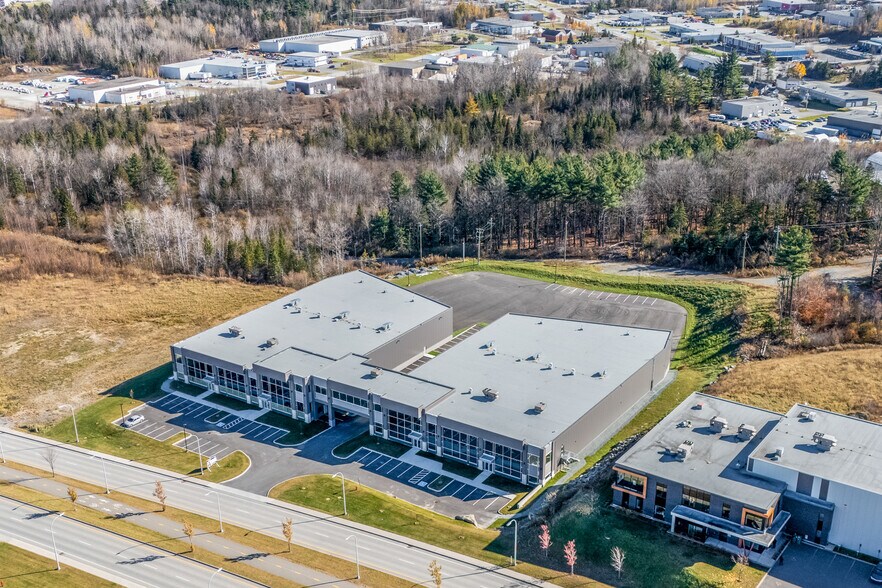 More Photos Of 4590-4592 Boul De Portland, Sherbrooke Food Processing For Lease