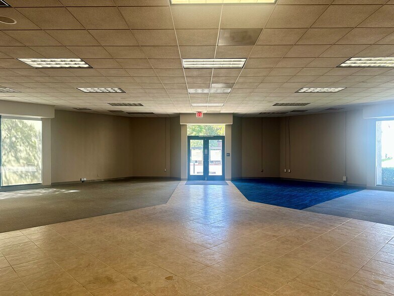 More Photos Of 4333 Wilshire Blvd, Los Angeles Freestanding For Sale