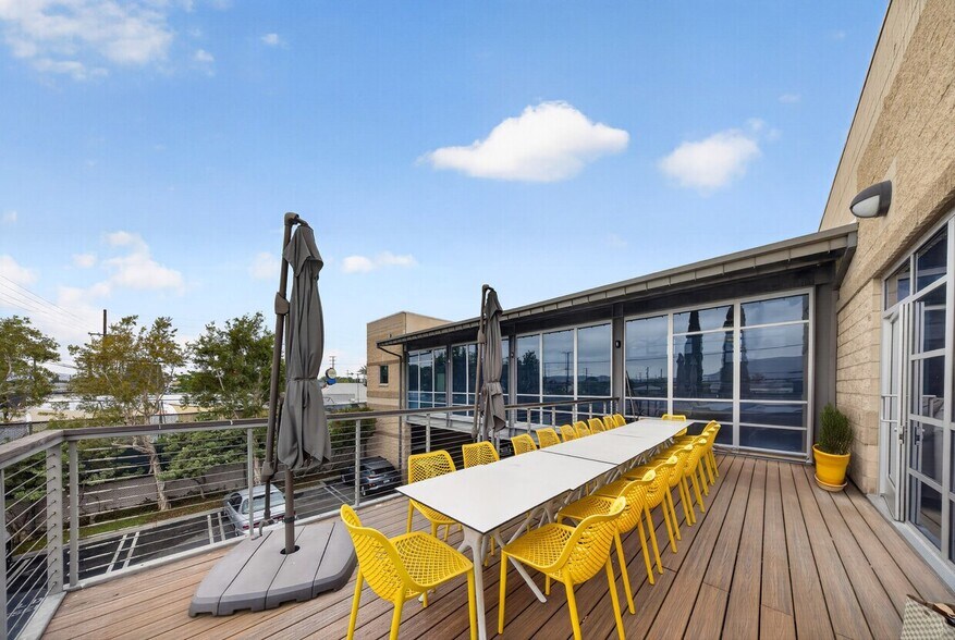 More Photos Of 3500 W Burbank Blvd, Burbank Office For Lease