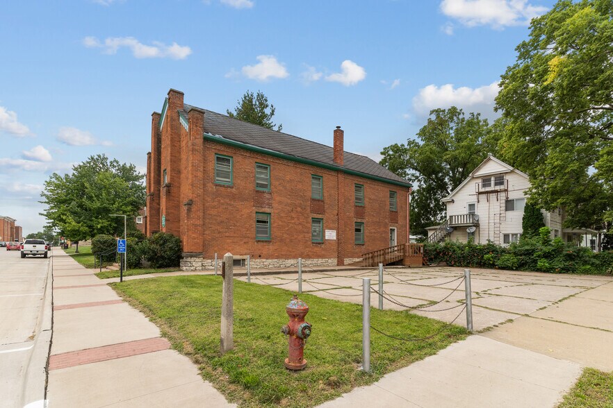 More Photos Of 107 E Madison St, Mount Pleasant Healthcare For Sale