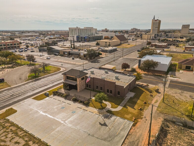 More Photos Of 501 E 7th St, Odessa Office For Sale